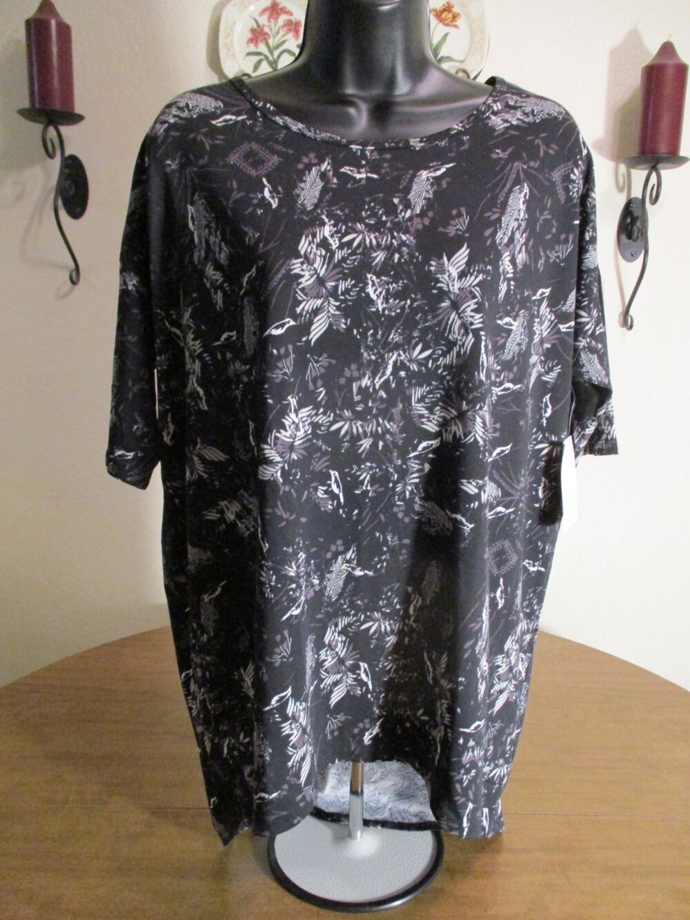 LULAROE IRMA SHIRT BLACK WHITE SIZE XS